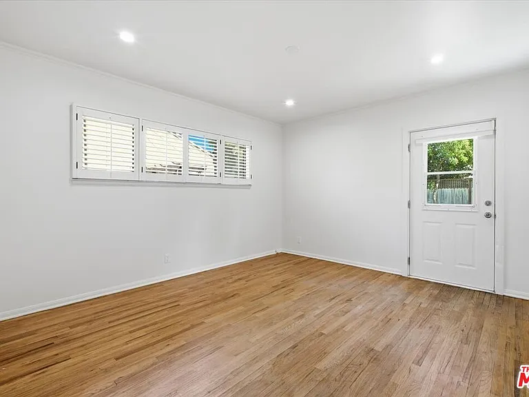 12818 Hatteras St — Photo 10