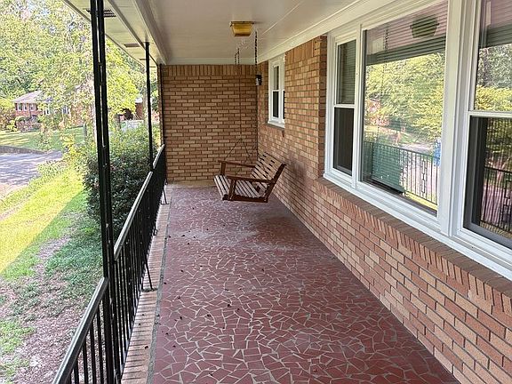 3rd image of 3820 Edinburgh Rd