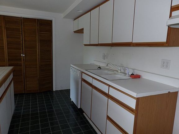 3rd image of 6863 Woodland Dr