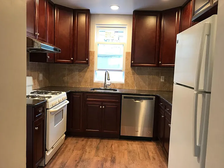 835 Wilder St — Photo 2