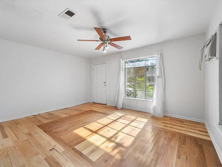 1409 Clifford Ave — Photo 13