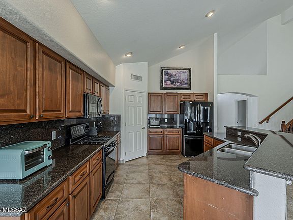 2nd image of 836 S Lucinda Dr
