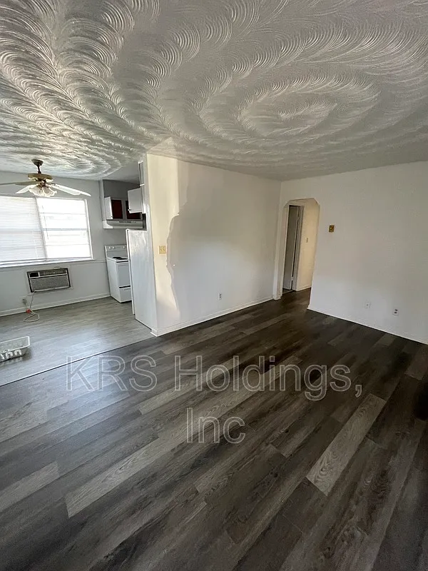 Bay Apartments — Photo 4