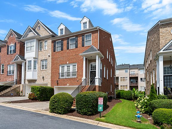 2nd image of 312 Creekbank Way SE