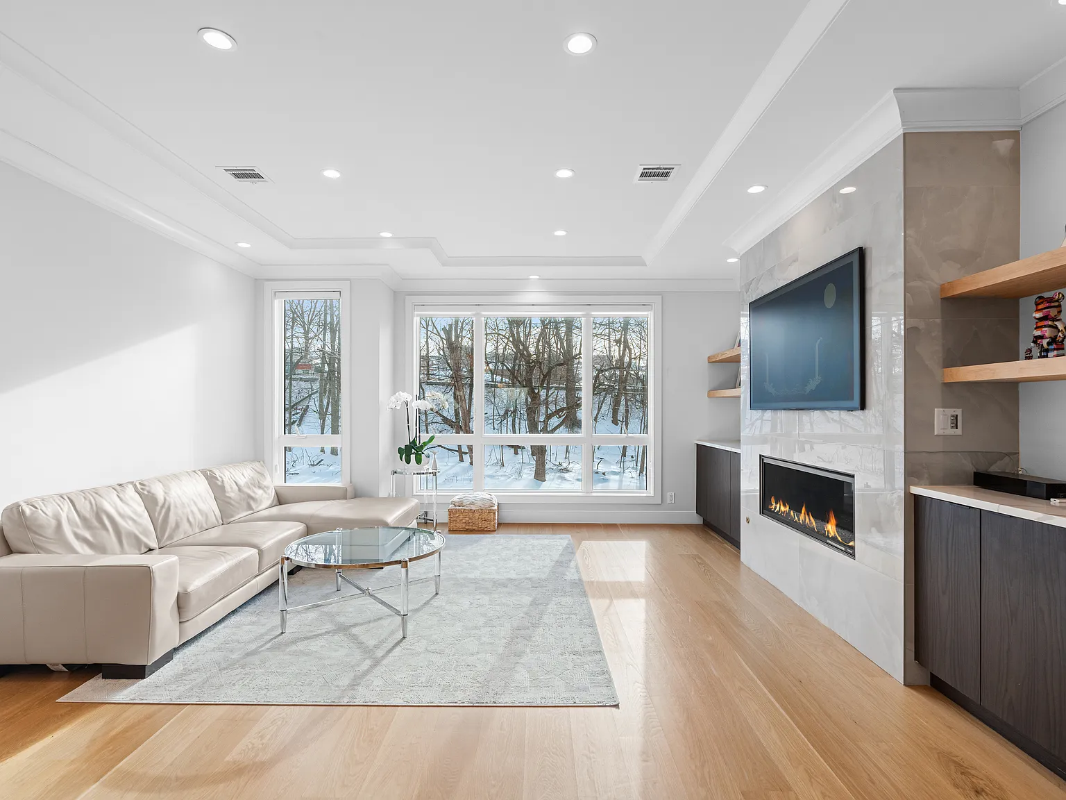 4 bed, 3.5 bath, 4428 sqft, $6,500 — Photo 2
