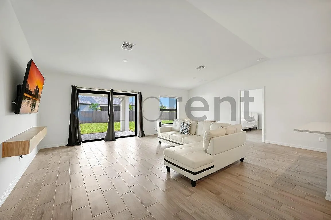 3 bed, 1400 sqft, $2,500 — Photo 3