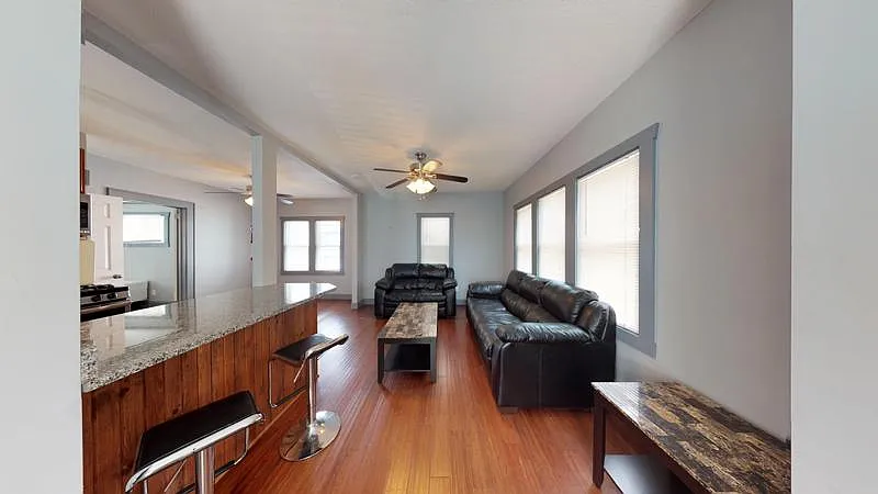 5 bed, 2.5 bath, $3,250 — Photo 3