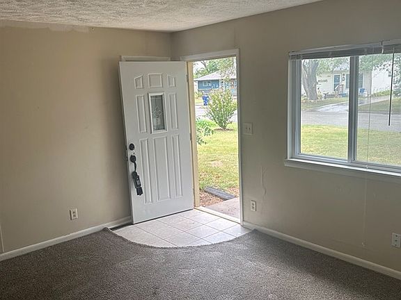 3rd image of 881 Willow Dr