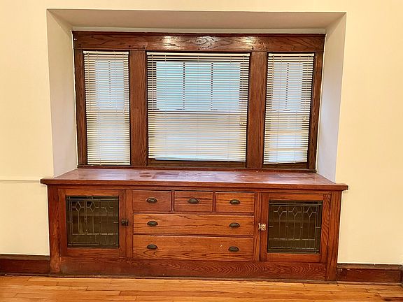 Built-in buffet