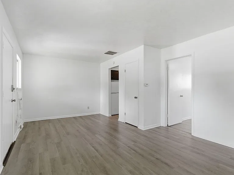 1017 W Washita St — Photo 7
