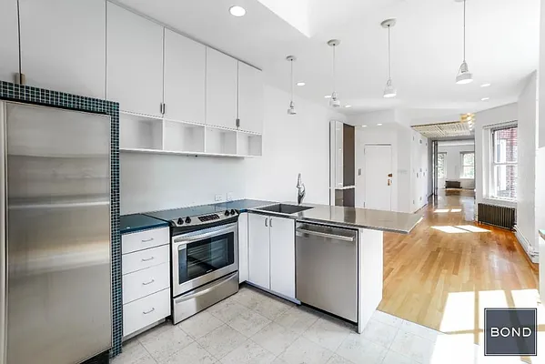 Rented by Bond New York | media 20