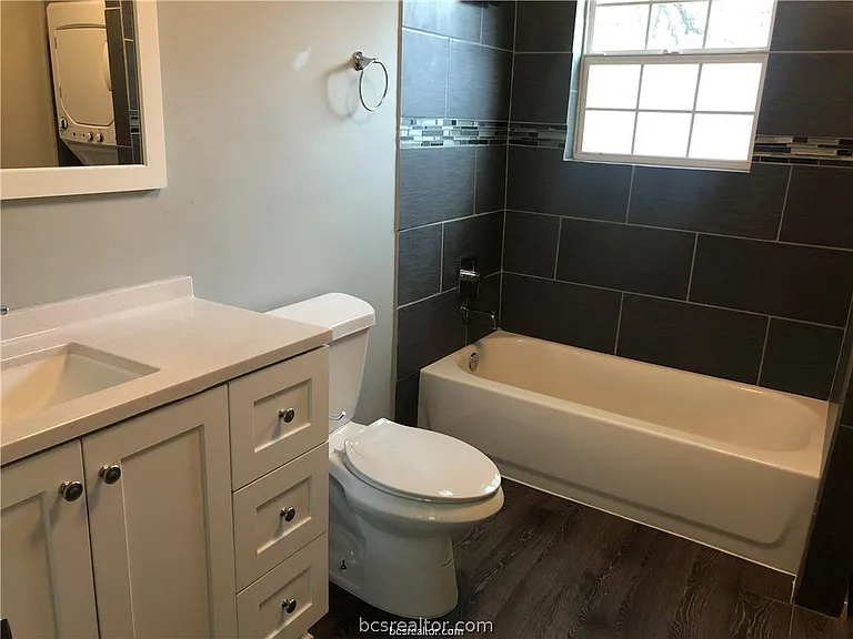 1704 N Baker St — Photo 10