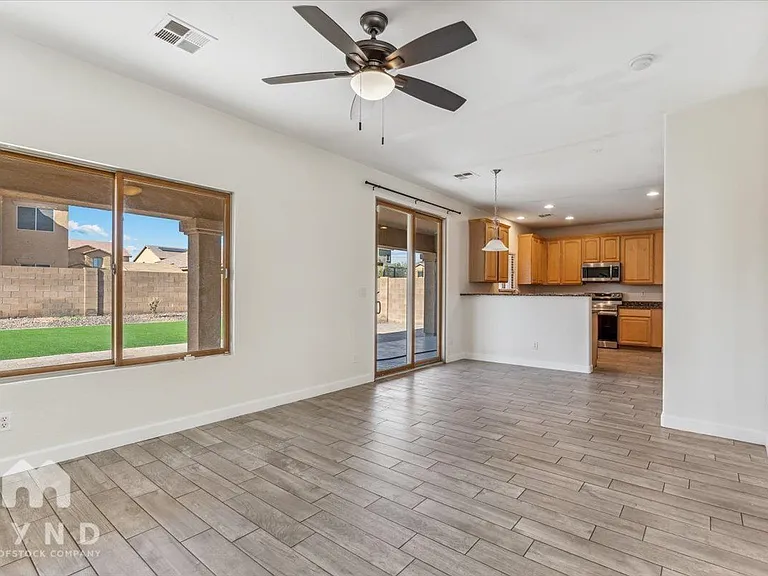 6418 S 49th Dr — Photo 10