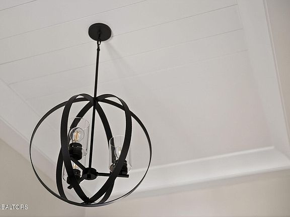 5th image of 134 Maple Ridge Dr