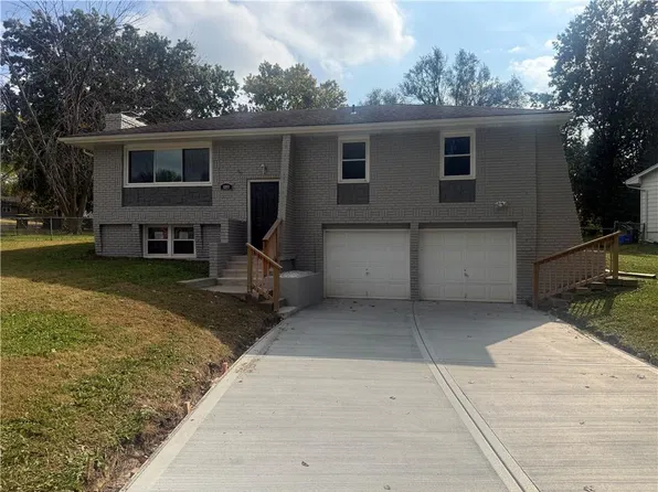 908 SW 14th Street Ter, Blue Springs, MO 64015
