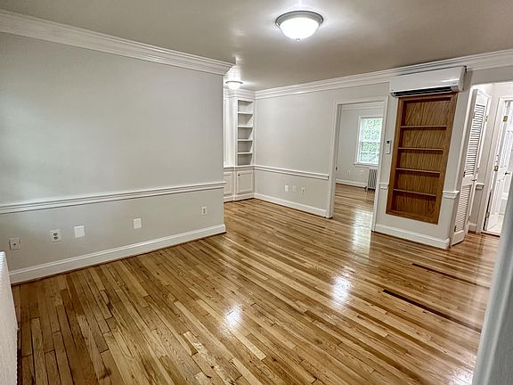 2nd image of 815 S Alfred St #3