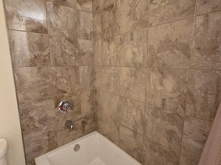 207 W B St — Photo 10