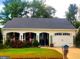 17 Stratford Rd, Southampton, NJ 08088