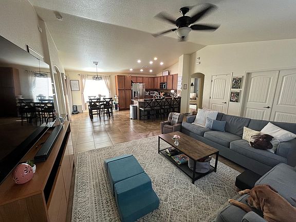 4th image of 200 Balfour Pl