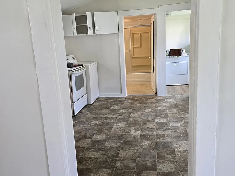 504 Taggart St — Photo 16