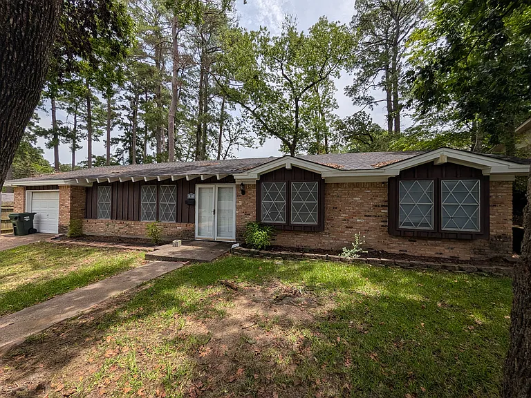 2812 Juniper Ln — Photo 2