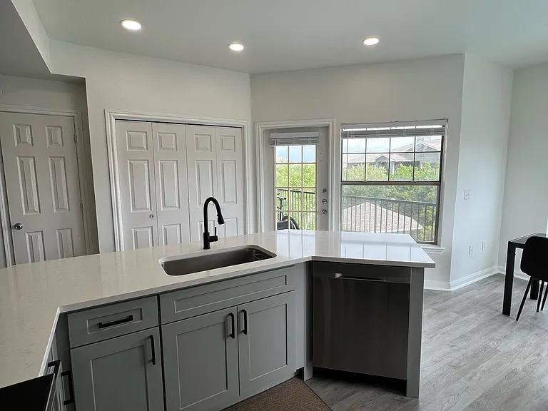 2320 Gracy Farms Ln #732 — Photo 6