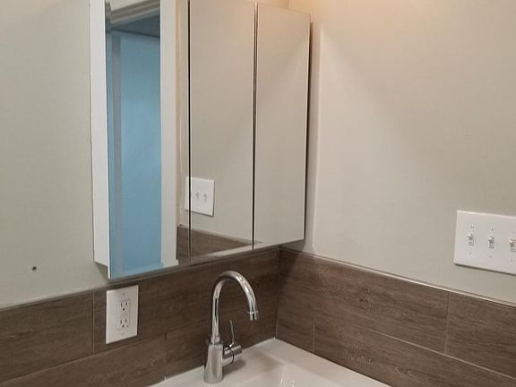 4th image of 72 Tracy St #1