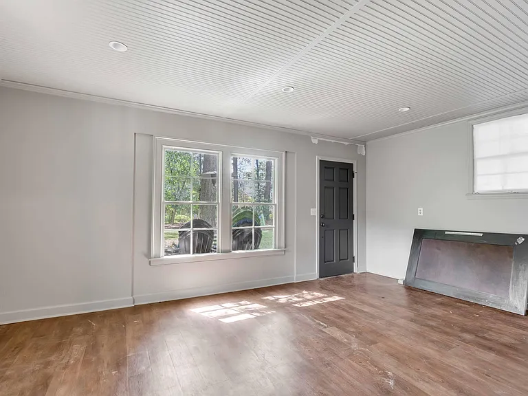618 Pelzer Dr — Photo 22