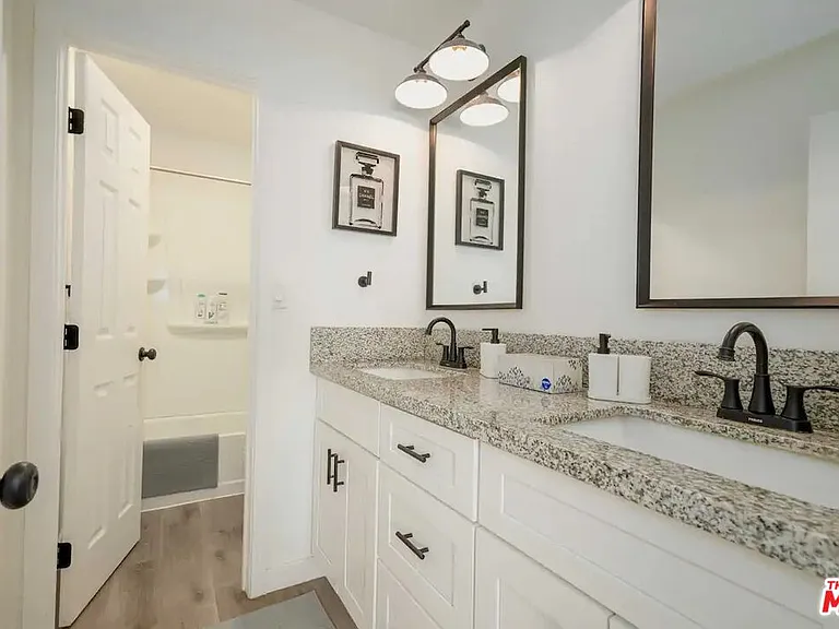 2417 S Budlong Ave #4 — Photo 10