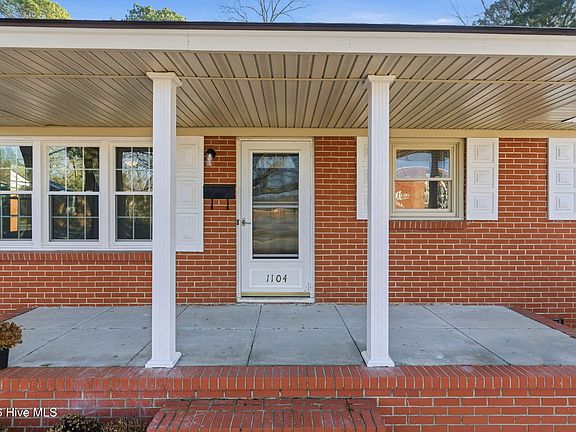 4th image of 1104 Devereaux Street