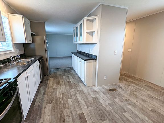 4th image of 627 Oregon St #627