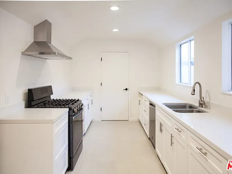 6905 Costello Ave — Photo 5