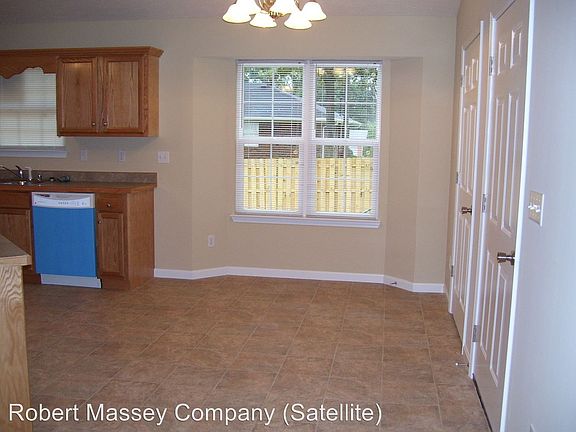 4th image of 102 W Tuscany Ct