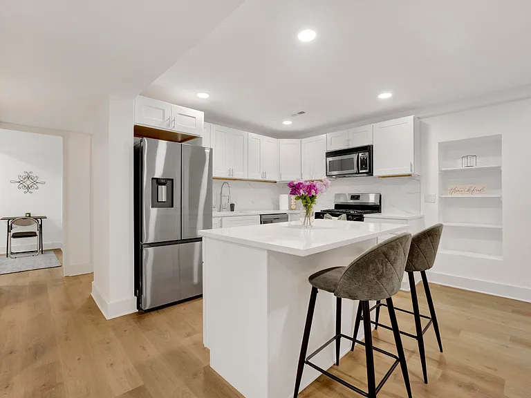 454 W Wrightwood Ave #1C — Photo 1