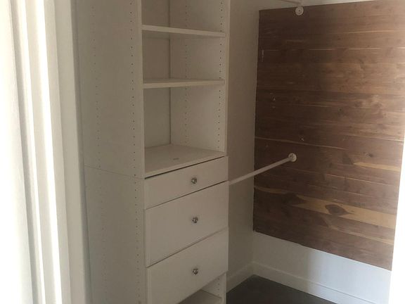 5th image of 3907 Thornhill Dr