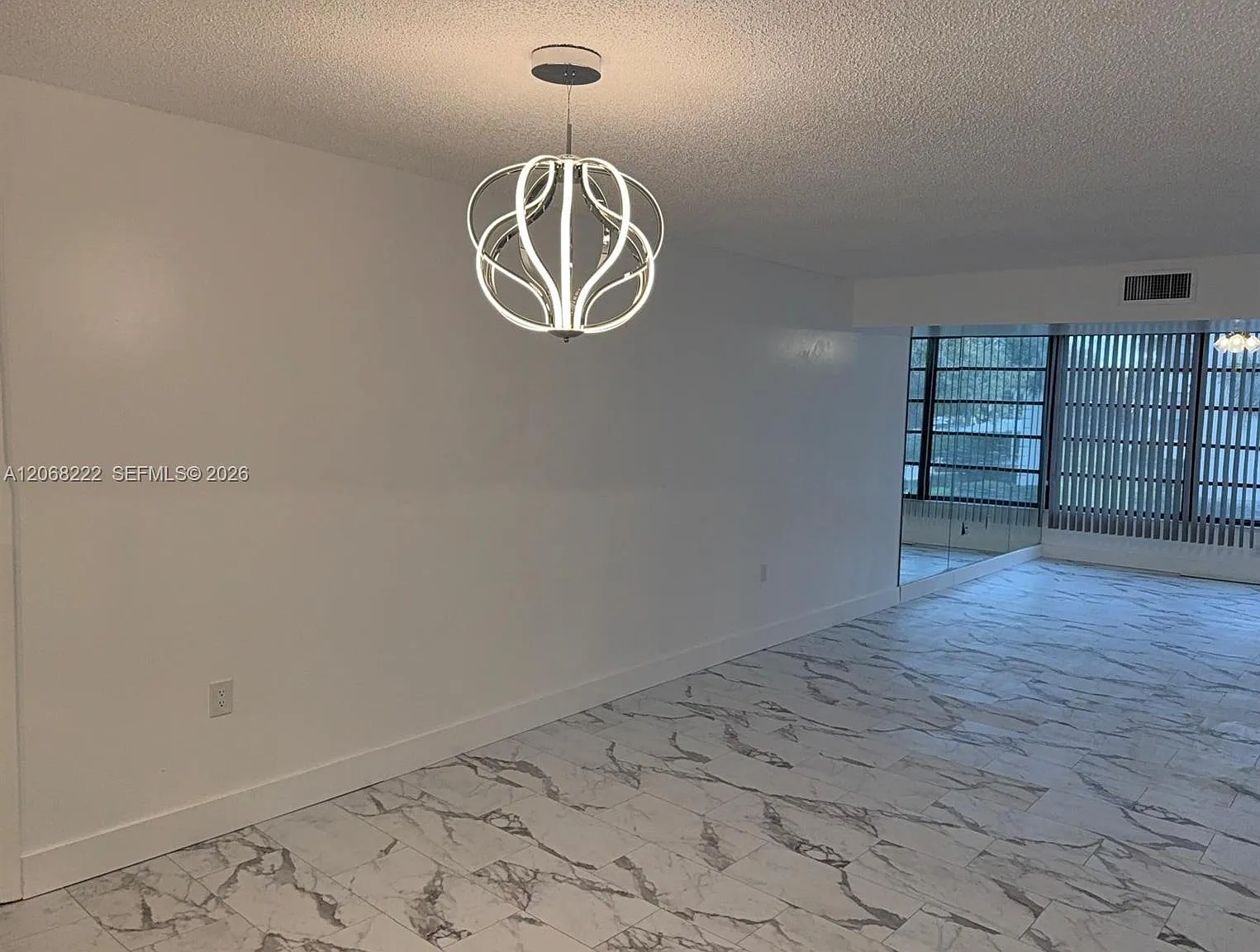 Whitehall Condo Of The La — Photo 1
