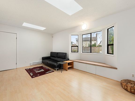 3rd image of 9241 Kingsley Ct