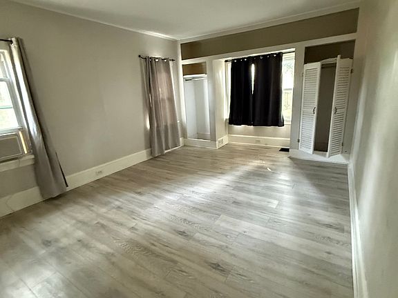 2nd image of 812 W Ashland Ave