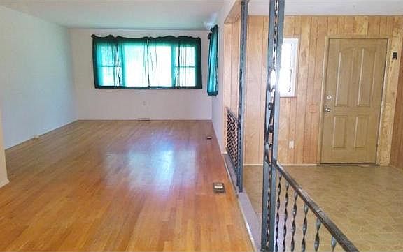 5th image of 1600 Gallop Ln