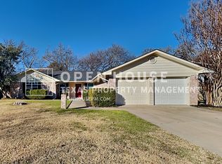 2821 Autumn Dr, Hurst, TX 76054