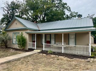 1007 Cedar St, Bandera, TX 78003