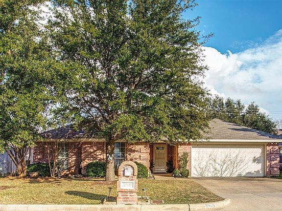 3rd image of 3909 Devonaire Dr