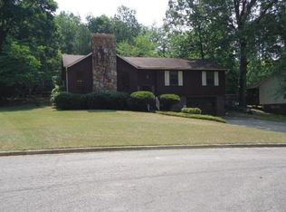 1109 Outwoods Cir, Birmingham, AL 35235