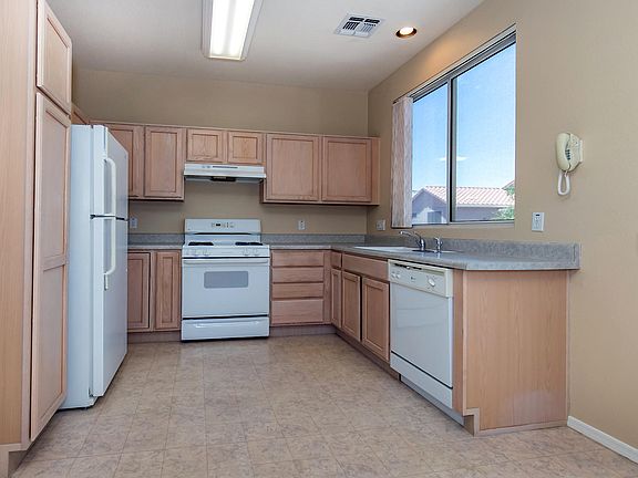 2nd image of 7976 W Cottonwood Wash Way