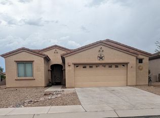 923 W Bosch Dr, Green Valley, AZ 85614