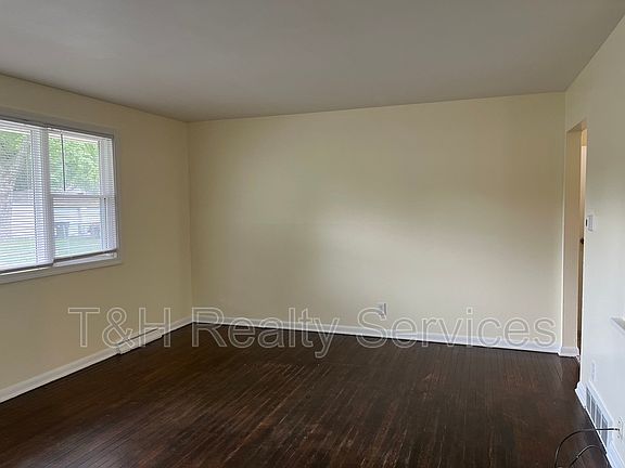 4th image of 1731 Medford Ave