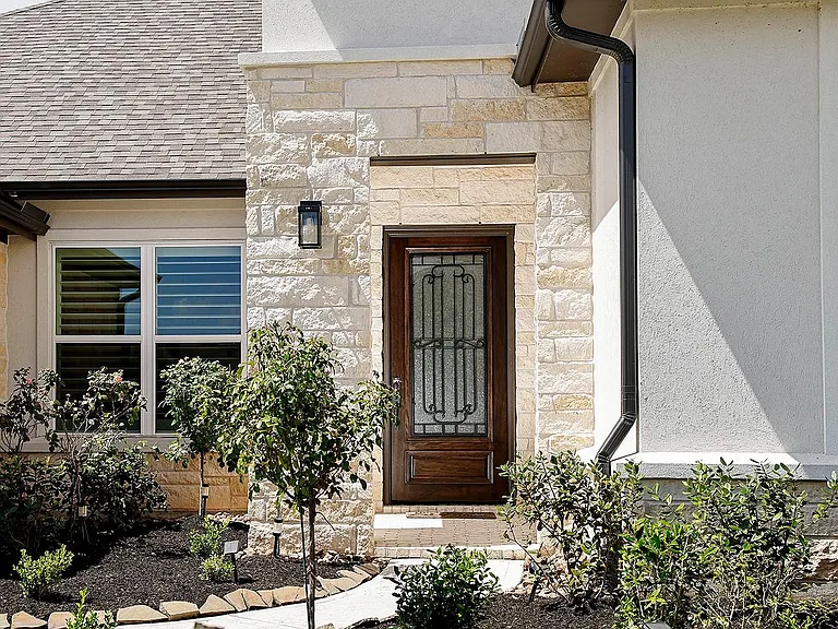 1137 Stillwater Pond Dr — Photo 2