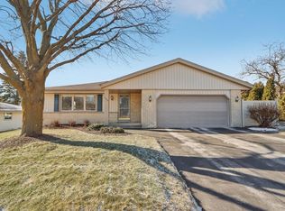 1906 Sunnyside Dr, Waukesha, WI 53186