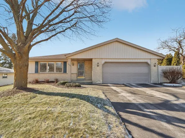 1906 Sunnyside DRIVE, Waukesha, WI 53186