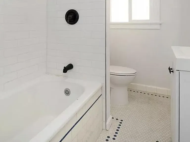 2233 S Cloverdale Ave — Photo 6